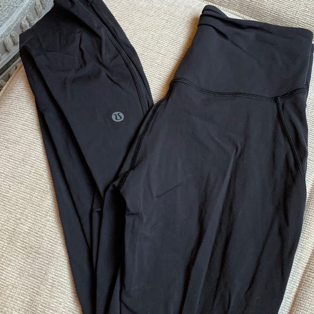 Lululemon size 4 Black High-rise Base Pace 25” leggings